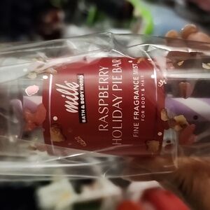 Bath & Body Works Raspberry Holiday Pie Bar GOOD